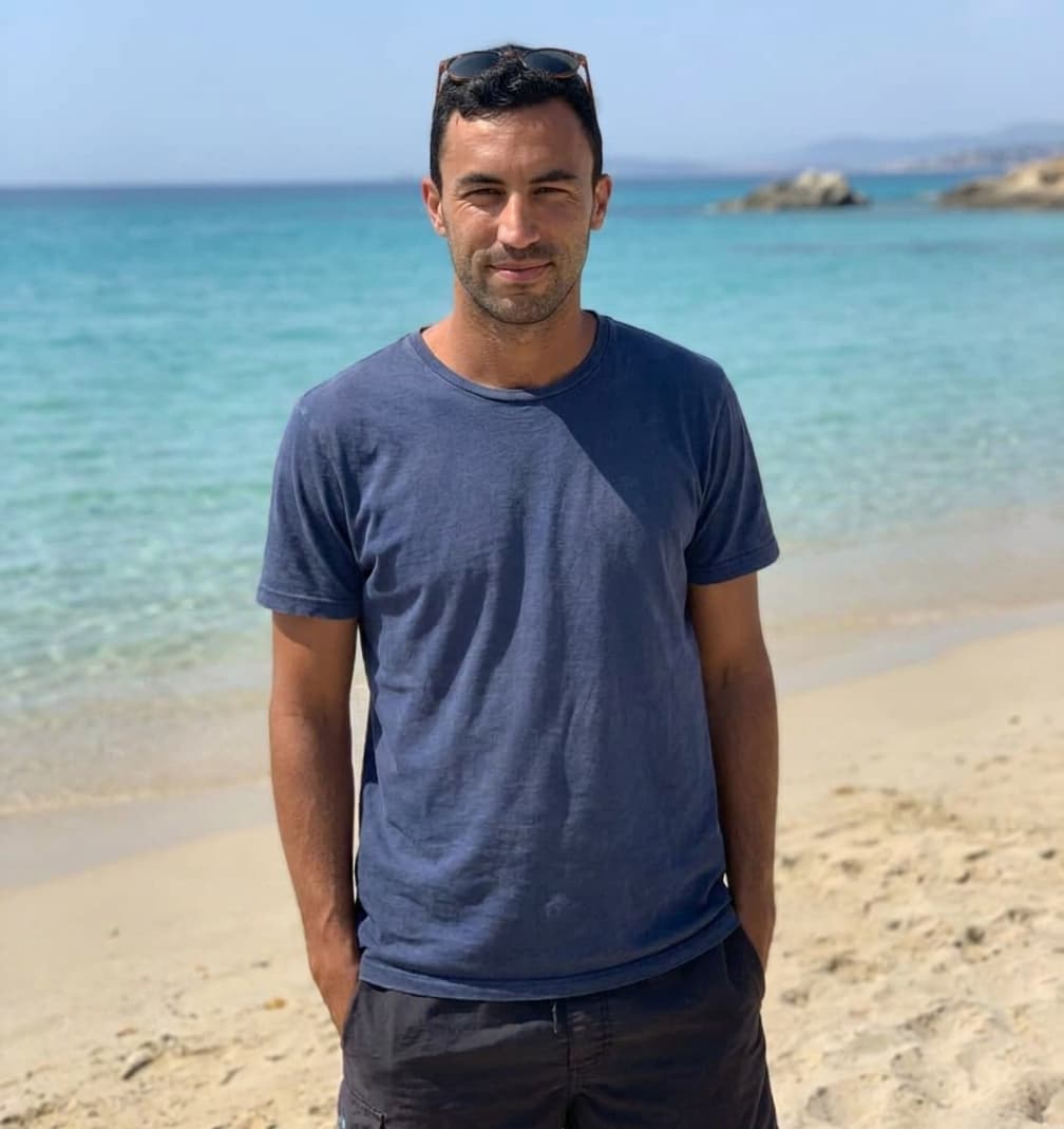 Customer 05 — the casual beach selfie they uploaded